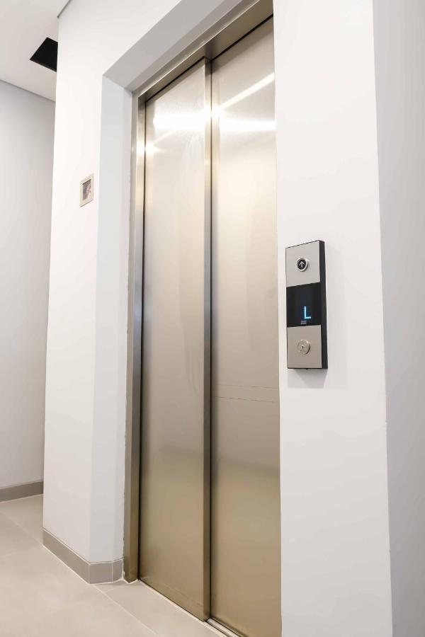 M Cabin Karawaci Binong Экстерьер фото